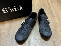 在飛比找Yahoo!奇摩拍賣優惠-~騎車趣~寬楦 FIZIK INFINITO CARBON 