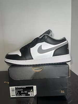 Air Jordan 1 Low GS Black Medium Grey Size 7Y / 8.5W 553560-040 New