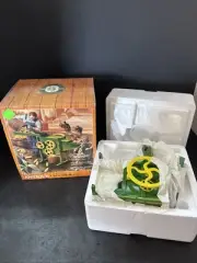 Ertl Green and Yellow (like John Deere) Antique Corn Sheller 1/8 Scale #5060 New