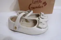 在飛比找Yahoo!奇摩拍賣優惠-Little Garden 女童鞋白色蝴蝶結魔鬼氈瑪麗珍皮鞋