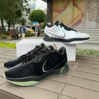 在飛比找蝦皮購物優惠-🏀小飛人潮流🏀NIKE LEBRON XXI TAHITIA