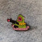KERMIT THE FROG "SNIPER-LET ME LOVE YOU" ENAMEL / LAPEL PIN -NEXT DAY SHIPPING