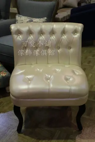 台中 可愛小舖傢俱家飾精品 美英式古典鄉村風素色白色珍珠皮革靠背拉扣單人沙發床化妝主人椅可挑花布櫥窗佈置民宿書桌餐椅婚紗