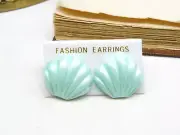 Retro 1980s Pale Seafoam Green Lucite Shell New Old Stock Earrings QQ48