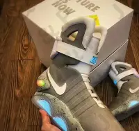 在飛比找Yahoo!奇摩拍賣優惠-Nike air mag 2016 二代 自動鞋帶 回到未來