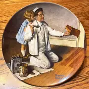 1982 Knowles Norman Rockwell “The Painter” #7 Heritage Collection NIB W/COA