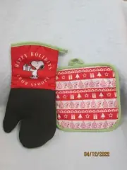 Peanuts Snoopy Christmas Oversized Oven Mitt & Potholder New