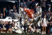 Jim Lynch Of The Kansas City Chiefs Extends Hand 1970 OLD PHOTO