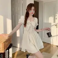 在飛比找momo購物網優惠-【D.studio】韓版法式方領花邊泡泡袖連衣裙(洋裝連身裙