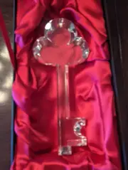 HOYA CRYSTAL Tokyo Decorative Crystal Key Paperweight Art 7"