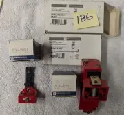 2 SAFETY DOOR SWITCHES Telemecanique XCK J7910H7 (186)