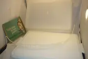 Tupperware Fresh-N-Fancy White Rectangular Cake Tray W/HANDLE NOS