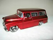 1957 CHEVY SUBURBAN RED JADA 1:24 METAL DIECAST OPENING HOOD DOORS & REAR END