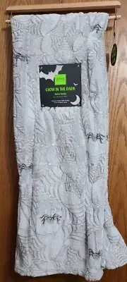 NEW Urban Domain Glow In The Dark 50"x60" Throw Blanket Halloween Spiders Webs