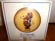 GOEBEL MJ HUMMEL 1983 ANNUAL COLLECTORS PLATE - POSTMAN original box