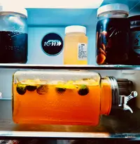 在飛比找松果購物優惠-美式田園風玻璃冷水罐日常送禮首選3升容量冰箱果汁罐帶龍頭可選
