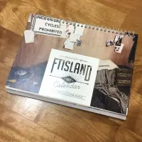 在飛比找蝦皮購物優惠-FTISLAND 2015官方桌曆
