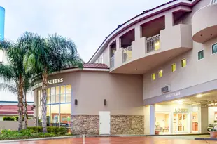 尼爾尤尼威爾索爾舒適酒店 - 北好萊塢 - 伯班克Comfort Inn & Suites Near Universal - North Hollywood – Burbank