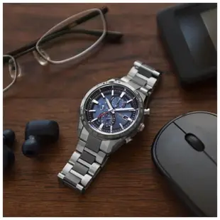 【CITIZEN 星辰】GENTS 三眼計時電波鈦金屬光動能男錶/42mm(AT8186-51L)