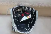 Wilson Pro Stock Superskin NWT A2000 Fastpitch Softball Glove RHT 11.75" FP75