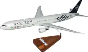 Delta Airlines Boeing 767-400 Skyteam Desk Top Display 1/100 Model SC Airplane