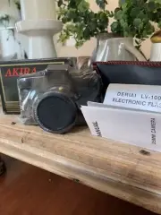 Akira 35mm Point and Shoot Camera With Case Sealed New In Box