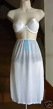 DIXIE BELLE New Beginnings 100% Nylon FL White Half Slip Size Small Length 29"