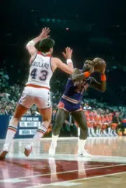 Truck Robinson of the Phoenix Suns shoots 1981 Basketball Photo 6