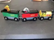 Brio World Wooden Safari Train, Pop-Up Animal Cars, Giraffe and Zebra, 3"