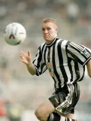 Steve Watson of Newcastle United at the FA Carling Premiership mat- Old Photo 1
