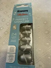 Sally Hansen , Salon Effects Perfect Manicure x Hershey's Kisses - Handing Out