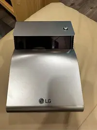 在飛比找Yahoo!奇摩拍賣優惠-LG PH450UG超短焦投影儀小型便攜3D高清家庭影院