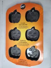 Wilton Halloween Jack O Lantern Carved Pumpkin Mini Cake Pan Non Stick 6 Cavity
