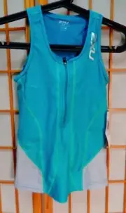 2XU top sz small bright emerald and grey NWT workout