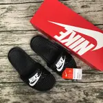 大灌體育👟 NIKE WMNS BENASSI JDI 黑白 拖鞋 男女 菱格