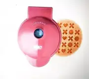DASH LOVE XOXO Mini 4" Non Stick Pan Plate WAFFLE MAKER, Magenta