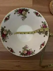 ROYAL ALBERT VTG “OLD COUNTRY ROSES” BIG SERVING BOWL FOOTED BONE CHINA