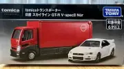 Tomica Transporter Nissan Skyline GT-R V SpecII Nur 1:64 Metal Diecast Car Model
