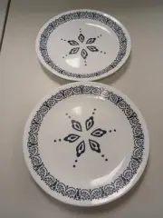 Set Of 2 Corelle FLORENTIA 8 1/2 " Plates Blue Snowflakes Vitrelle Excellent