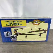 New Unopened Box: Bachmann E-Z track 8 piece pier set - HO - 1:87 - 44472