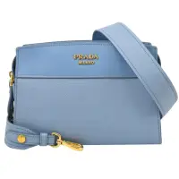 在飛比找momo購物網優惠-【PRADA 普拉達】經典浮雕LOGO附鎖頭鑰匙組寬背帶二用