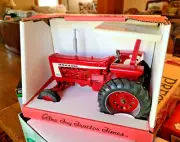 Ertl Toy Tractor Times Farmall 706 1/16