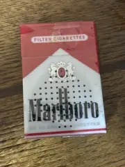 RARE VINTAGE MARLBORO AM TRANSISTOR RADIO FIGURAL CIGARETTE PACK