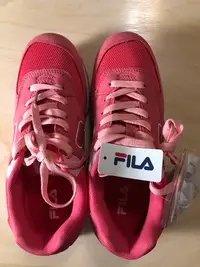 在飛比找Yahoo!奇摩拍賣優惠-FILA 粉紅色女用運動鞋