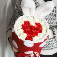 在飛比找樂天市場購物網優惠-兔子花束 小香風花束 情人節禮物 求婚花束 送女朋友禮物 玫