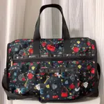 LESPORTSAC 愛情魔法 7185/4319 手提肩背斜背大款旅行包 降落傘防水 背面可插行李箱 附收納袋 限時優