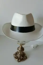 WHITE COWBOY HAT