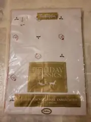 Vtg NIP 1992 Oval Vinyl Tablecloth Flannel Back 52" X 70" Town & Country Linen