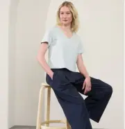 Athleta M Essential V Neck Tee Snowfall Blue Medium