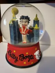 Betty Boop Marilyn Monroe San Francisco Snow Globe Musical